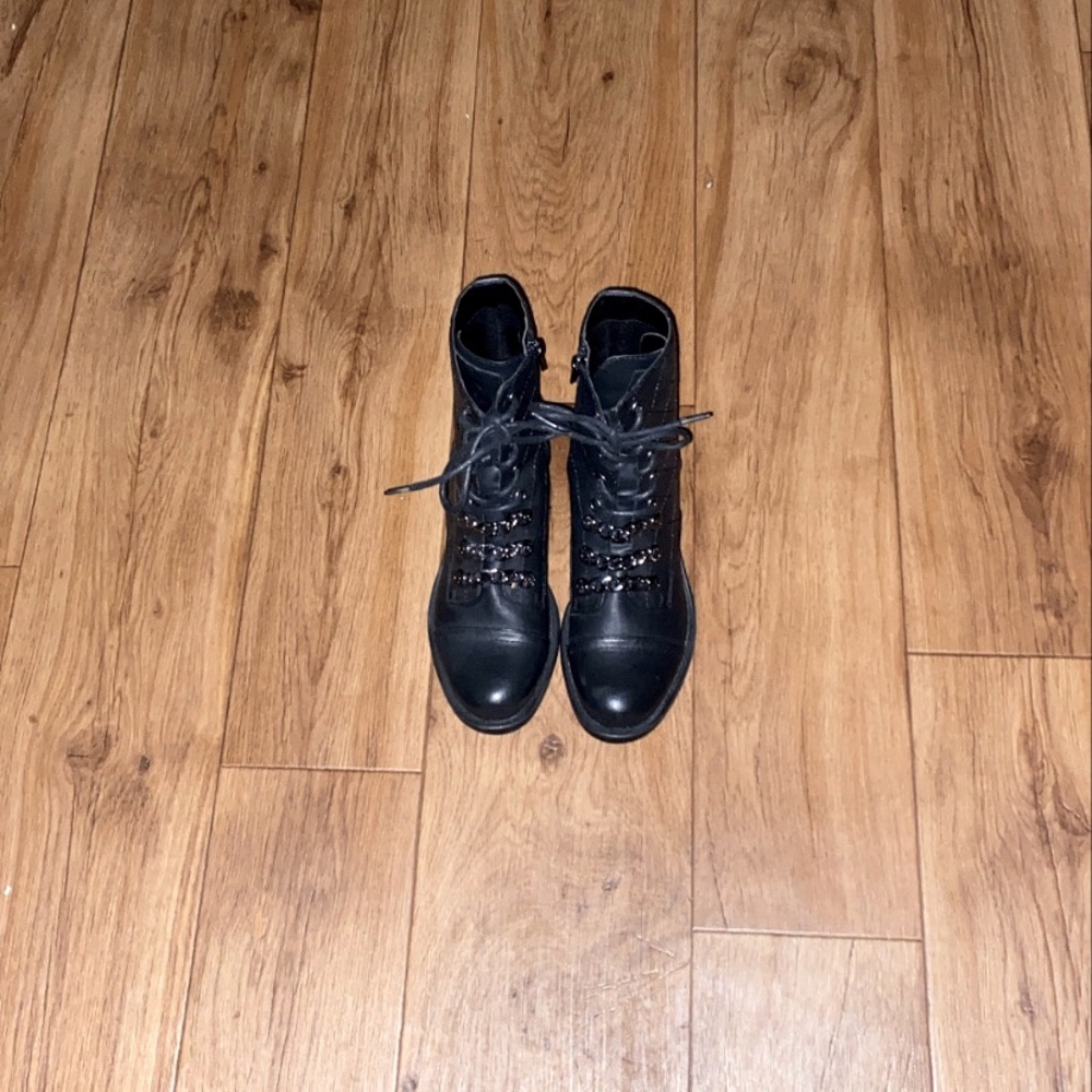 Guess boots